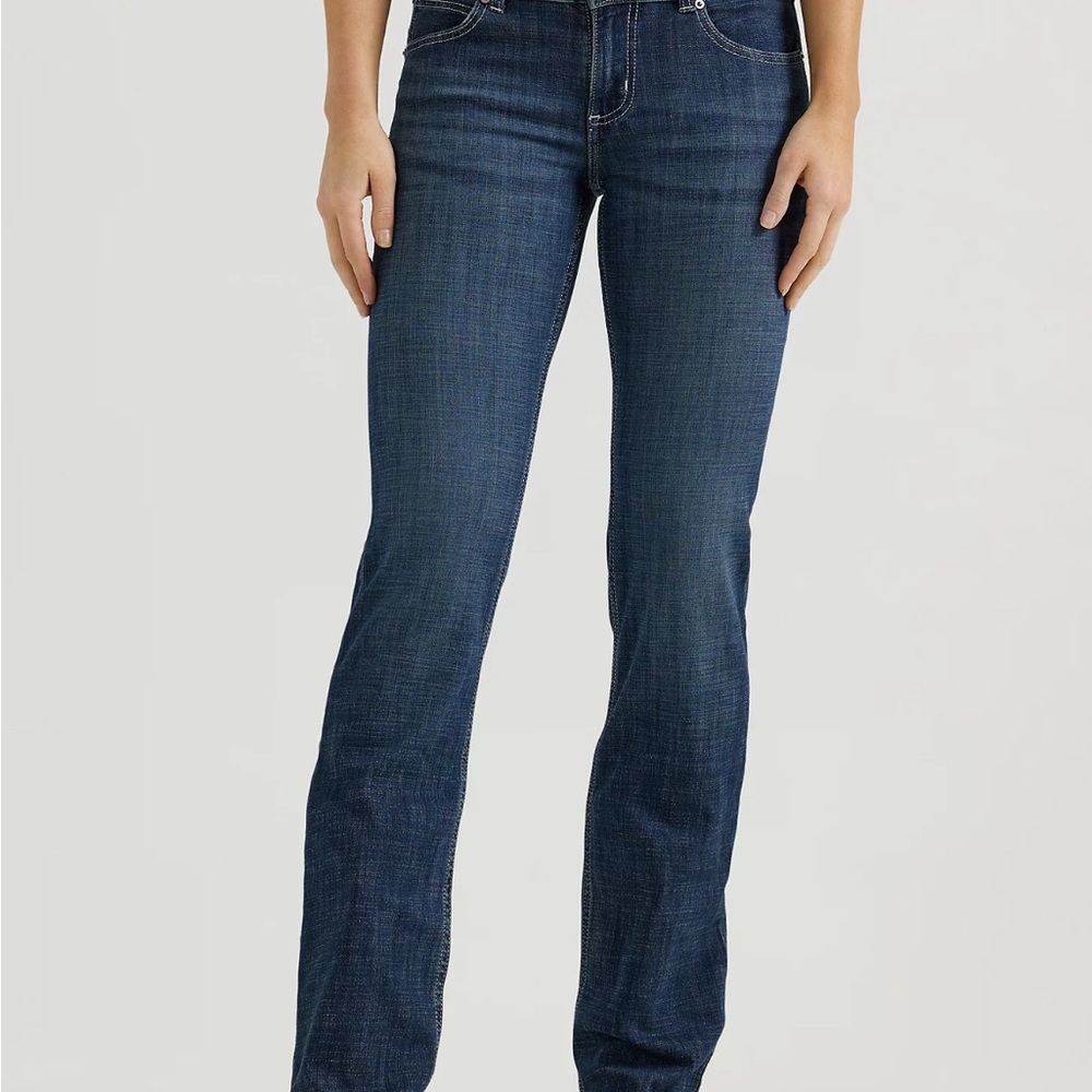 Elegant Indigo Women's Straight Leg Jeans